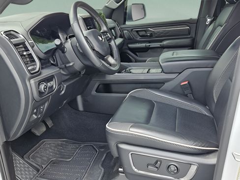 Used 2025 RAM 1500 Limited AWD/4WD image 9