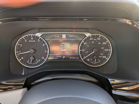 Used 2025 Nissan Pathfinder SL FWD image 32