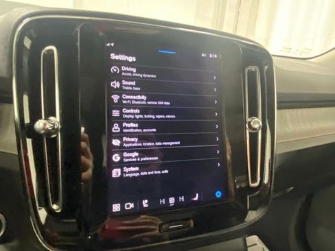 Used 2025 Volvo XC40 B5 Core image 20