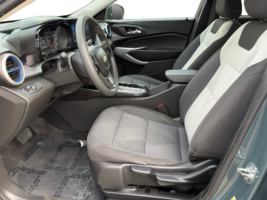 Used 2025 Chevrolet Trax LS w/ Driver Confidence Package FWD image 15