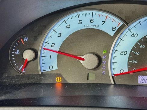 Used 2010 Toyota Camry SE FWD image 14