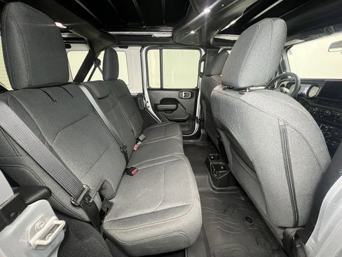 Used 2024 Jeep Wrangler Willys image 7