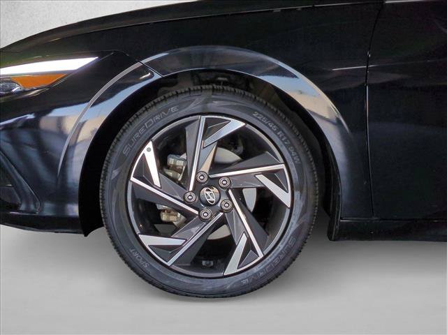 Used 2025 Hyundai Elantra SEL FWD image 24