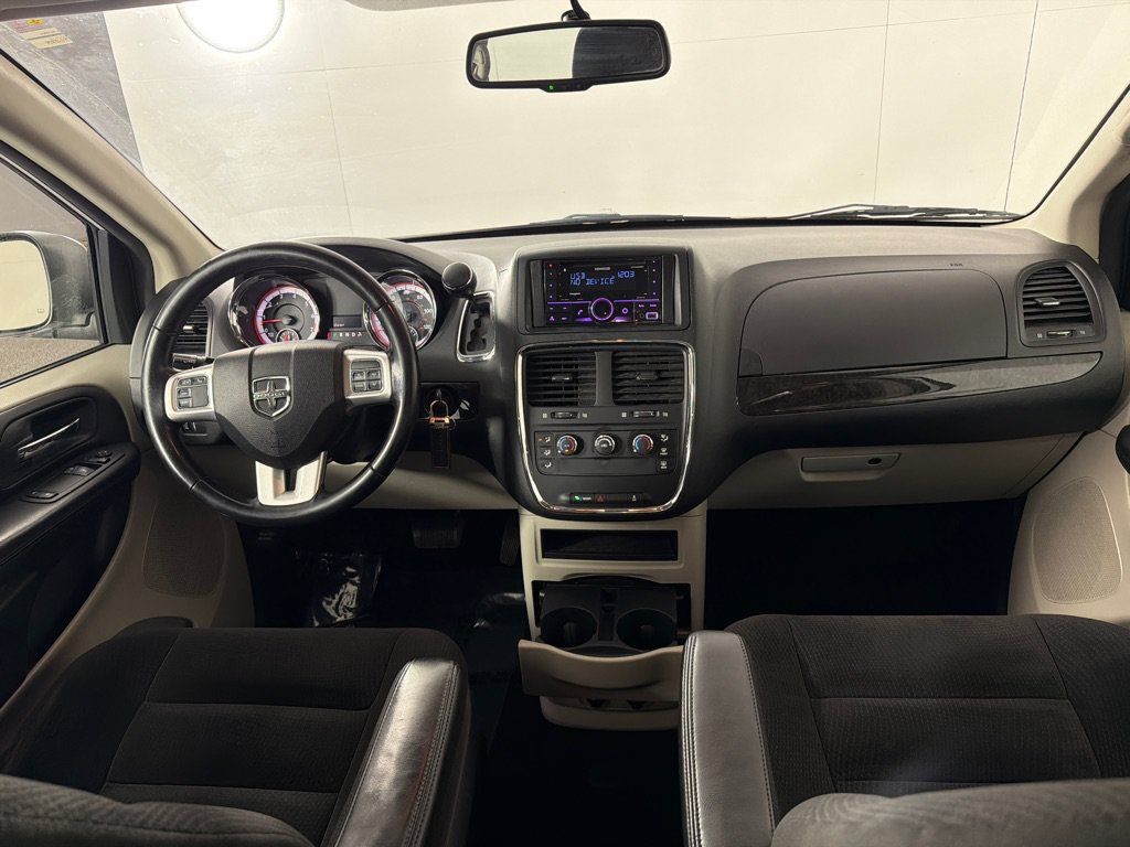 Used 2016 Dodge Grand Caravan American Value Package w/ UConnect Hands-Free Group FWD image 22