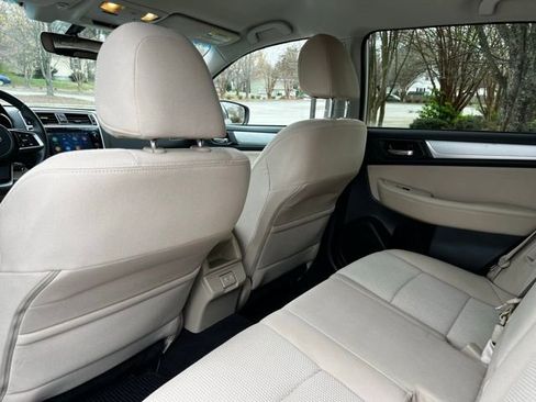 Used 2019 Subaru Outback 2.5i Premium image 15