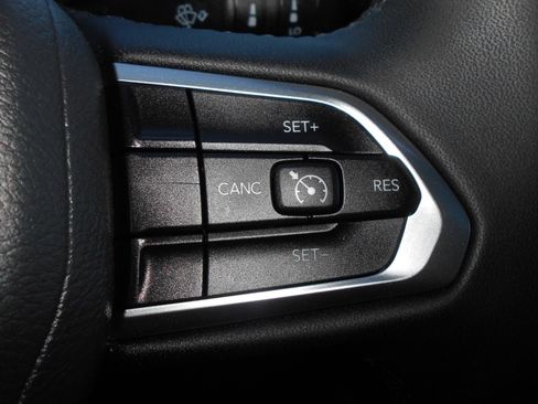 Certified 2024 Jeep Compass Latitude image 18