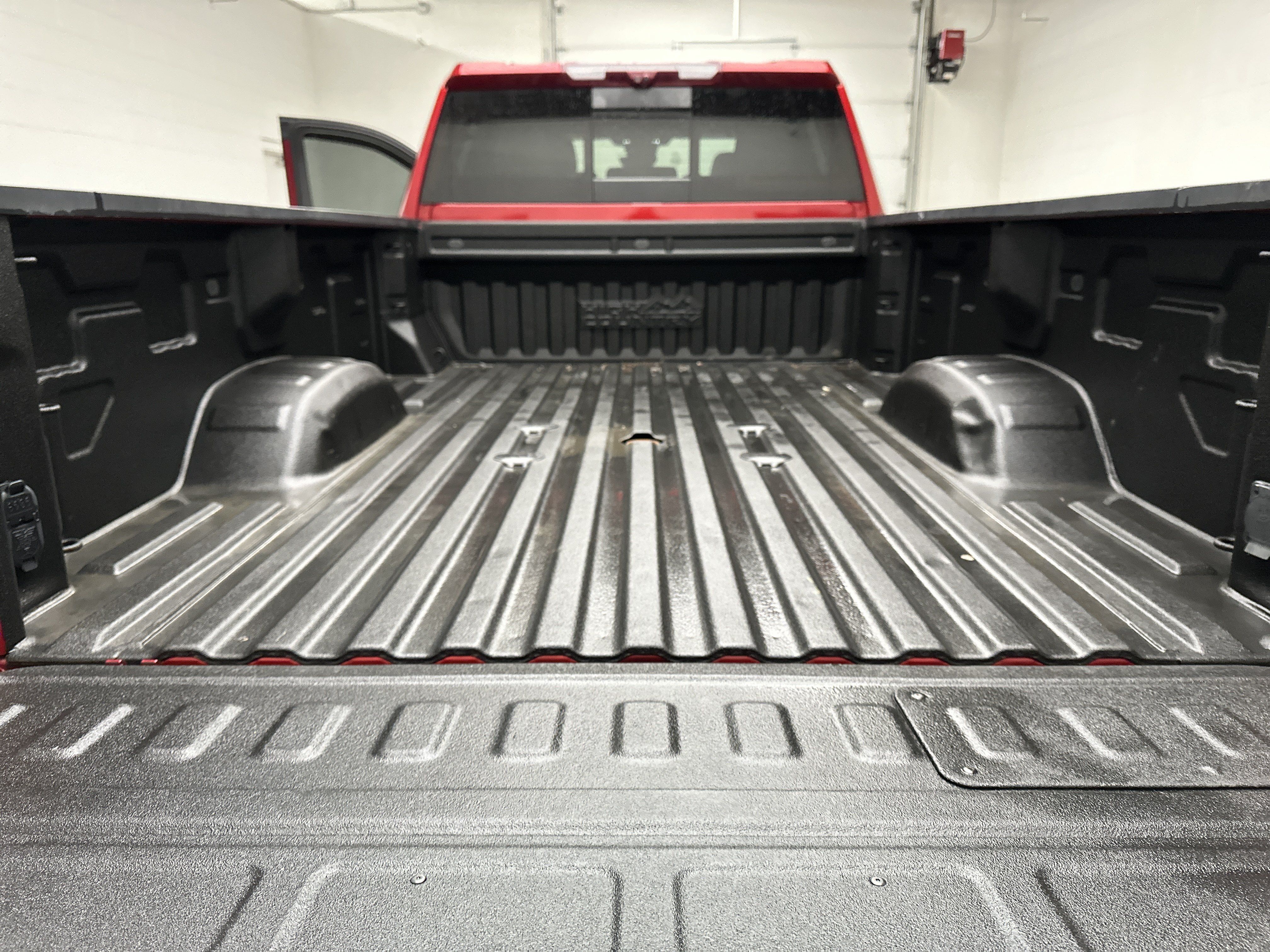 Used 2024 Chevrolet Silverado 3500 High Country w/ High Country Premium Package AWD/4WD image 17