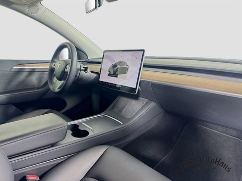 Used 2023 Tesla Model Y Long Range image 36