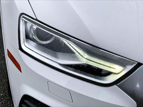 Used 2018 Audi Q3 2.0T Premium w/ Convenience Package image 26