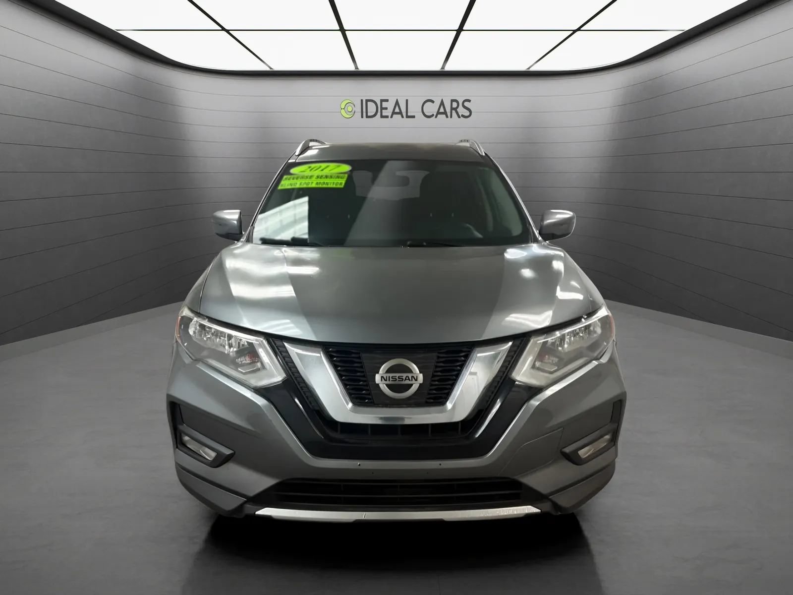 Used 2017 Nissan Rogue SV FWD image 2
