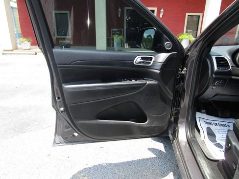 Used 2020 Jeep Grand Cherokee Altitude AWD/4WD image 20