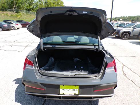 Used 2025 Hyundai Elantra Sport FWD image 17