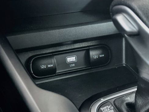 Used 2025 Kia Soul LX w/ LX Technology Package FWD image 25