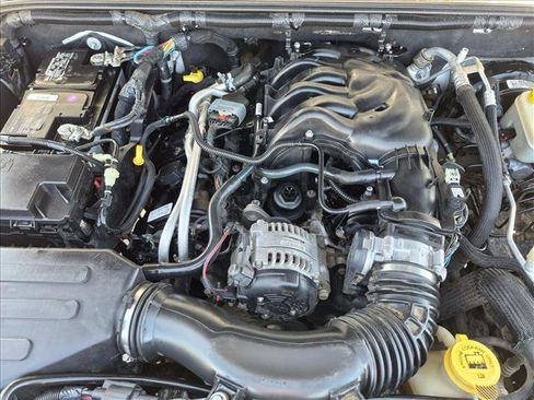 Used 2017 Jeep Wrangler Unlimited Sahara AWD/4WD image 21