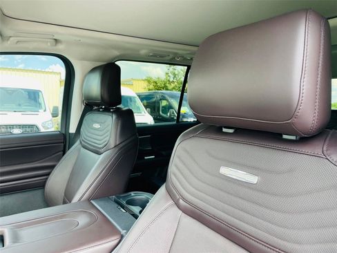 Used 2025 Ford Expedition Platinum w/ Platinum Ultimate Package AWD/4WD image 10