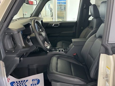 New 2025 Ford Bronco Badlands image 9