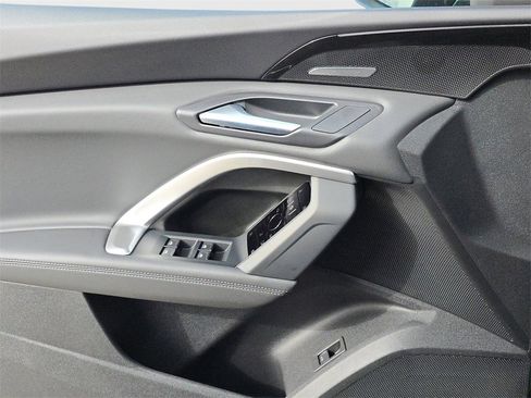 New 2025 Audi Q5 Premium Plus image 18