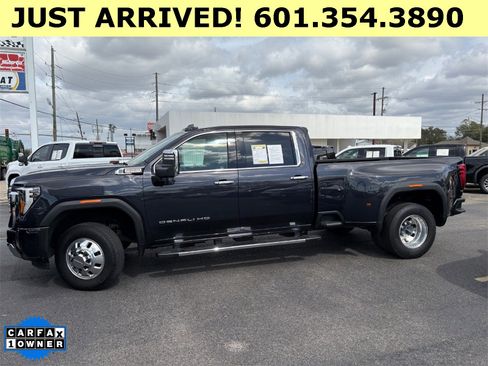 Used 2024 GMC Sierra 3500 Denali w/ Technology Package image 2