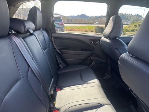 Used 2025 Subaru Forester Limited image 14