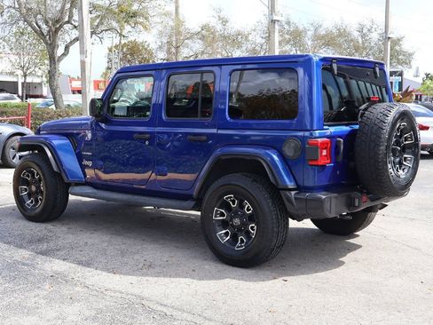 Used 2019 Jeep Wrangler Unlimited Sahara AWD/4WD image 6