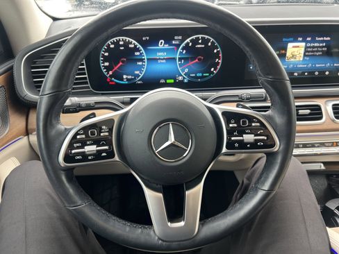 Certified 2023 Mercedes-Benz GLS 450 4MATIC image 18