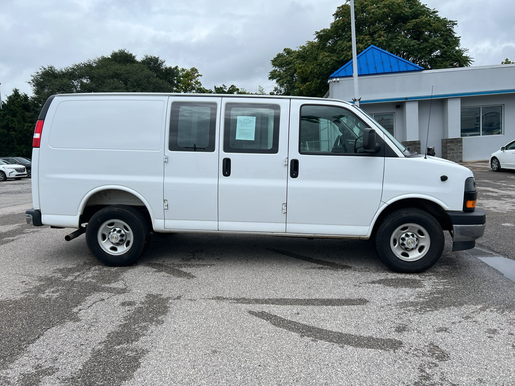 Used 2025 Chevrolet Express 2500 w/ Driver Convenience Package RWD image 4