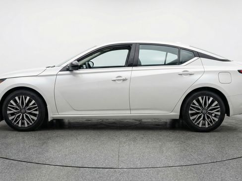Used 2025 Nissan Altima 2.5 SV image 5
