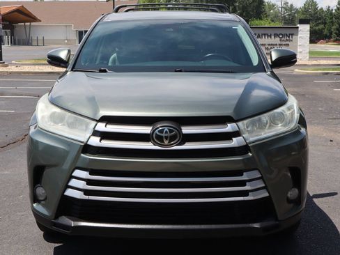 Used 2017 Toyota Highlander Plus w/ Carpet Mat Package AWD/4WD image 12