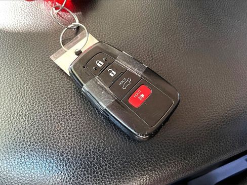 Used 2021 Toyota RAV4 XLE image 32