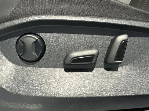 Certified 2022 Volkswagen Tiguan SE R-Line image 39