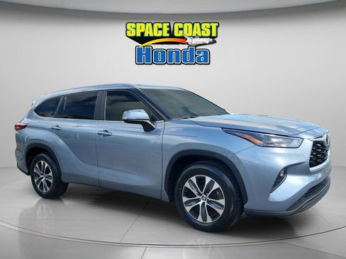 Used 2023 Toyota Highlander XLE image 1