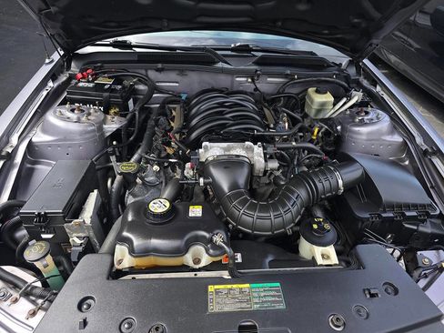 Used 2006 Ford Mustang GT RWD image 9