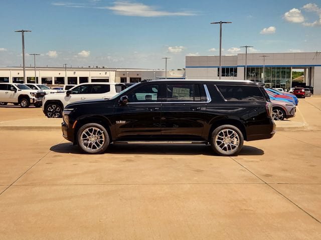 New 2026 Chevrolet Suburban LT w/ Comfort Package AWD/4WD image 5