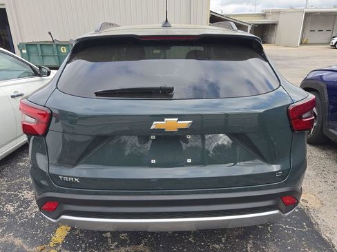 Used 2025 Chevrolet Trax LT image 3