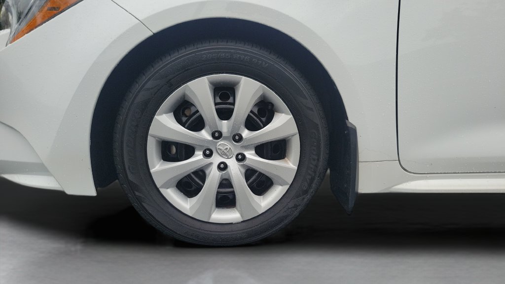 Used 2025 Toyota Corolla LE FWD image 25