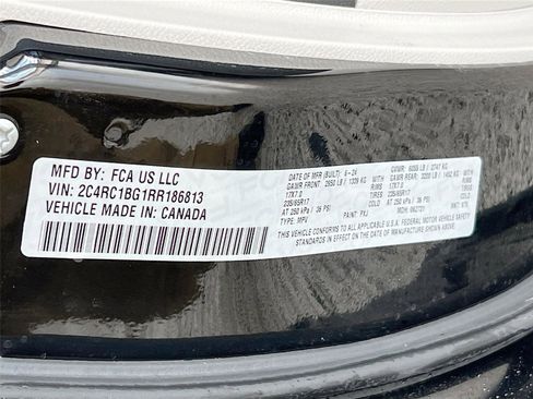 Used 2024 Chrysler Pacifica Touring-L image 30