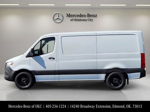 Used 2025 Mercedes-Benz Sprinter 2500 image 3