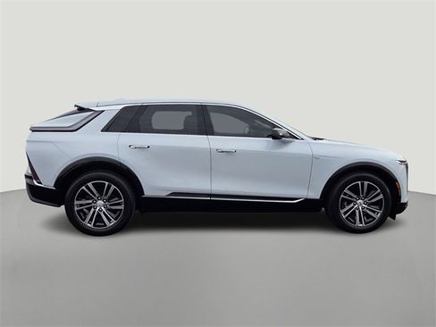 New 2026 Cadillac Lyriq Luxury image 7