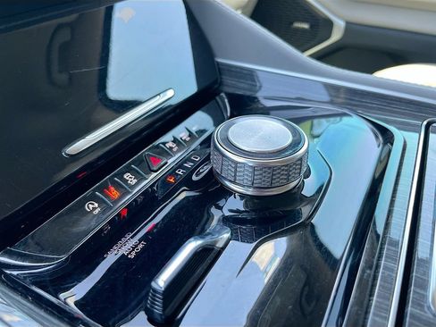 Used 2022 Jeep Wagoneer Series II AWD/4WD image 17
