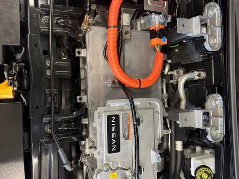 Used 2023 Nissan Ariya AWD image 9
