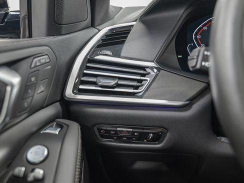 Used 2022 BMW X7 xDrive40i w/ M Sport Package image 18