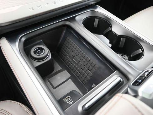 Used 2025 Ford Expedition Active image 20