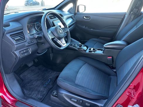 Used 2018 Nissan Leaf SV w/ SV Technology Package image 12