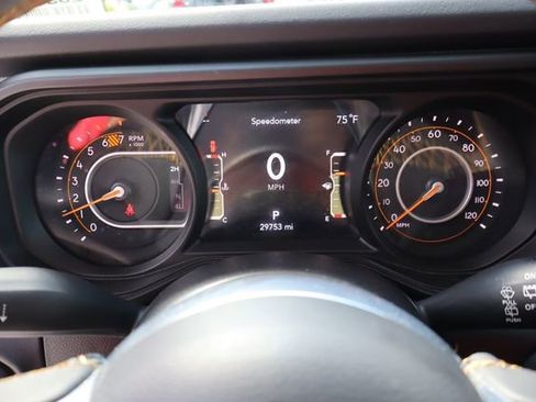 Used 2025 Jeep Wrangler Unlimited Sahara AWD/4WD image 40