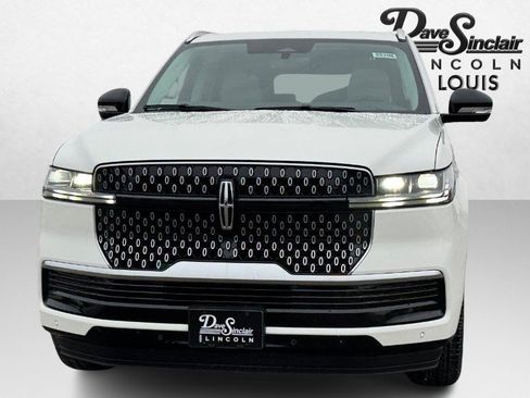 New 2025 Lincoln Navigator Reserve image 2