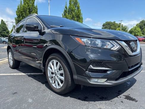 Used 2021 Nissan Rogue Sport SV w/ Technology Package FWD image 3