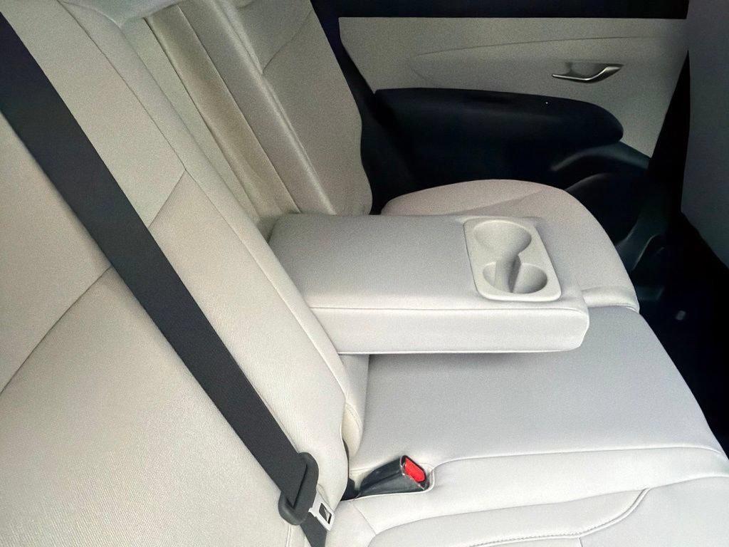 Used 2025 Hyundai Tucson SE FWD image 35