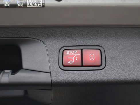 Used 2024 Mercedes-Benz GLS 580 4MATIC image 16