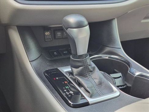 Used 2018 Toyota Highlander Plus FWD image 14