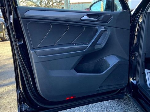 Used 2022 Volkswagen Tiguan SE image 22